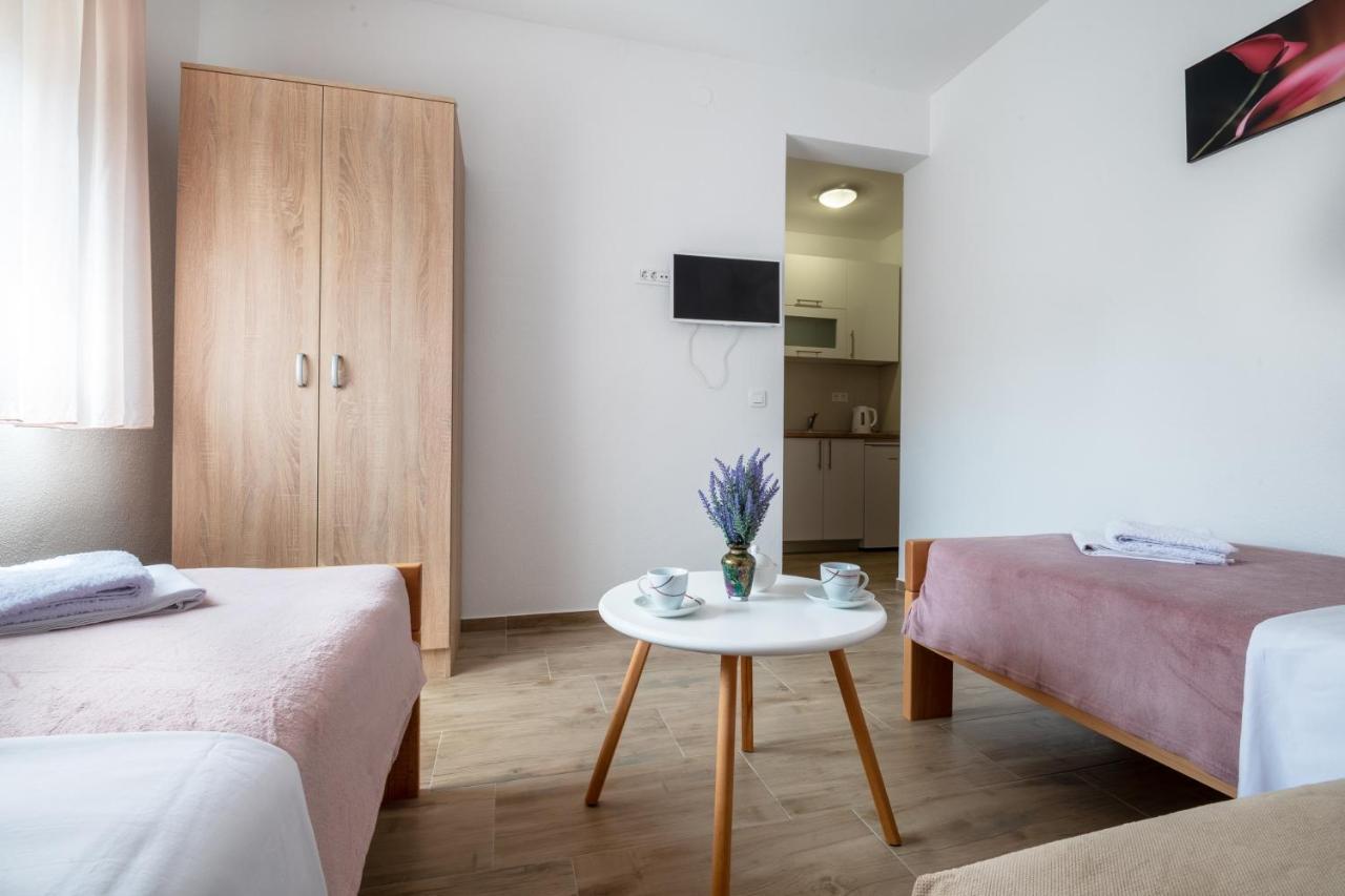 Apartments Glorija เนอุม ภายนอก รูปภาพ